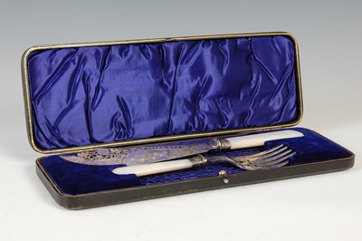 Lot 410 - A pair of Edwardian silver plated and mother...