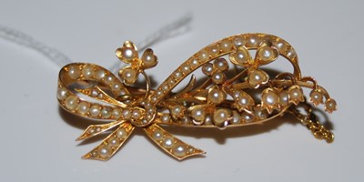 Lot 51 - A yellow metal and split pearl bow-tied flower...