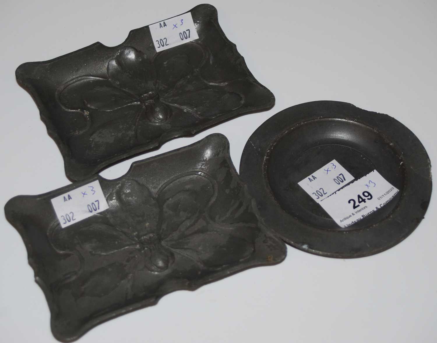 Lot 249 - A pair of Orivit Art Nouveau pewter ashtrays,...