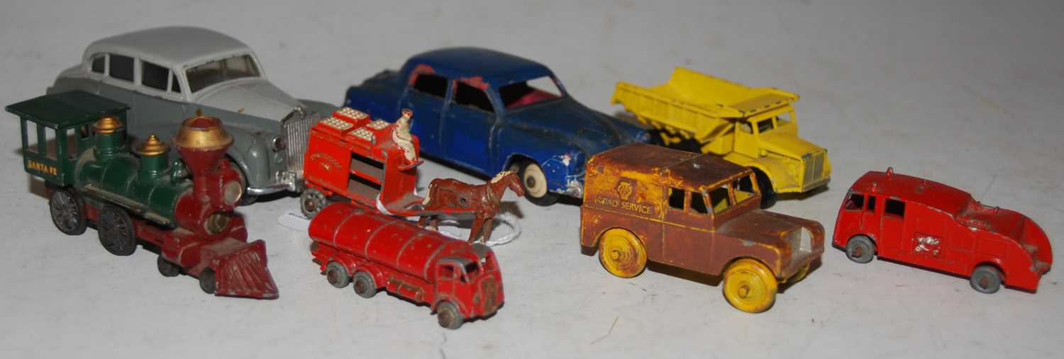 Lot 302 - A collection of vintage toy cars to include