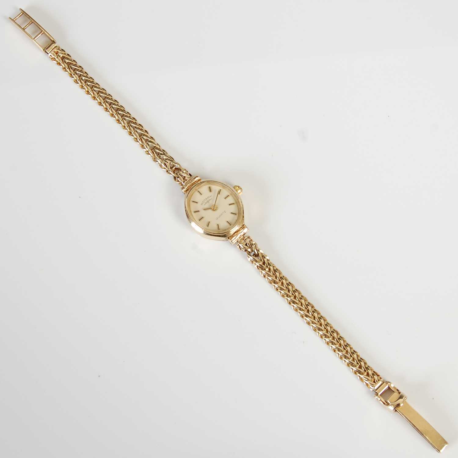 Lot 435 - A 9ct ladies Rotary quartz wristwatch, the...