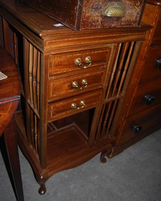 Lot 894 - An Edwardian mahogany and satinwood banded...