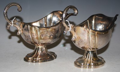 Lot 141 - A pair of Edwardian silver sauce boats,...