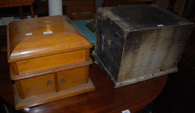 Lot 913 - Paterson, Sons & Co, Perth - A vintage oak...