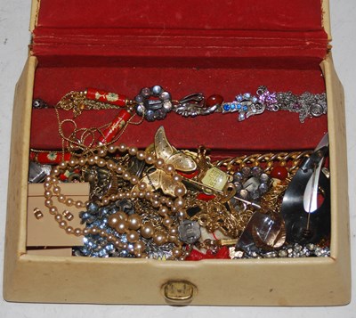 Lot 126 - Box - assorted costume jewellery.