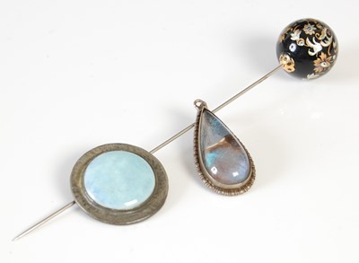 Lot 454 - A small group of jewellery to include a...