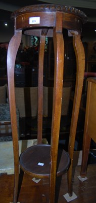 Lot 929 - A mahogany jardiniere / plant stand.