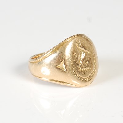 Lot 461 - An 18ct gold signet ring, ring size 'M', 11.2...