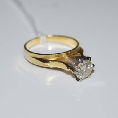 Lot 95 - A white and yellow metal dimaond set solitaire...