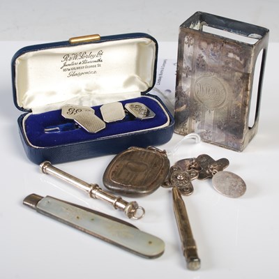 Lot 136 - A collection of assorted silver to include a...