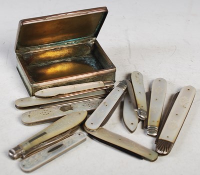 Lot 150 - A collection of assorted silver and...