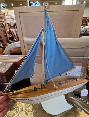 Lot 421 - A vintage pond yacht by 'Star Yacht,...