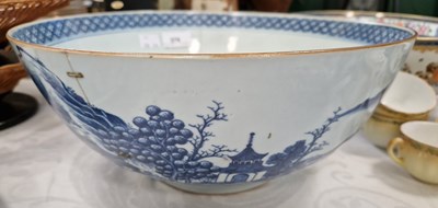 Lot 375 - An 18th century Chinese blue and white...