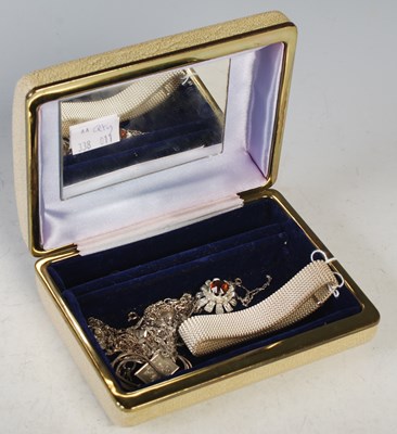 Lot 95 - Costume jewellery box containing expandable...