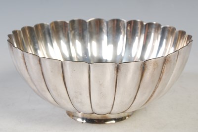 Lot 185 - A Japanese silver bowl, late 19th/ early 20th...