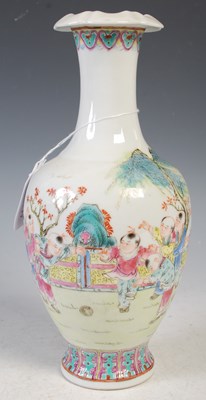 Lot 190 - A Chinese porcelain famille rose vase, early...