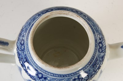 Lot 530 - A Chinese porcelain blue and white teapot and...