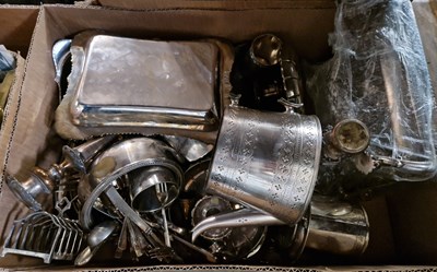 Lot 512 - A box of assorted EPNS and plated ware to...