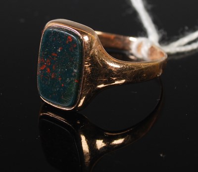 Lot 68 - A yellow metal and bloodstone signet type ring,...