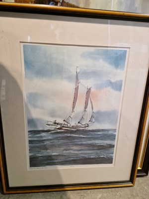 Lot 650 - A large group of decorative pictures and...