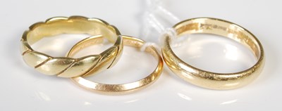 Lot 81 - Three assorted 18ct gold rings, gross weight...