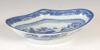 Lot 550 - A Chinese porcelain blue and white oval shaped...