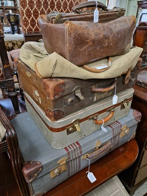 Lot 736 - A collection of vintage travelling trunks...