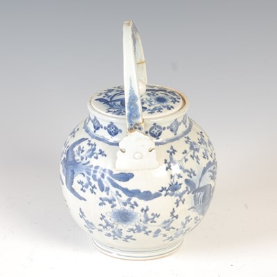 Lot 559 - A Chinese blue and white porcelain tea kettle...