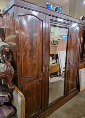 Lot 847 - An Edwardian mahogany and satinwood inlaid...