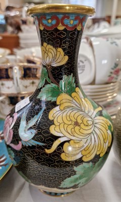 Lot 313 - Four pieces of cloisonne ware to include two...