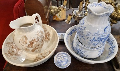 Lot 359 - A Victorian blue and white five-piece wash set,...