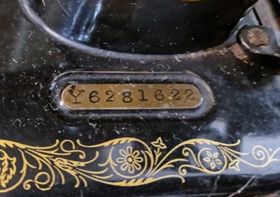 Lot 374 - An antique Singer sewing machine, serial...