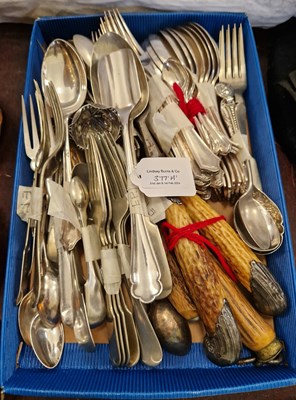 Lot 377A - A collection of silver plated flatware/...