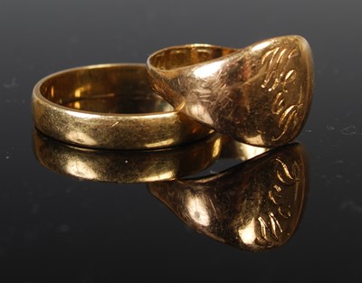 Lot 76 - Two 18ct gold rings, one a signet ring 3.5...