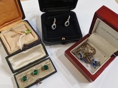 Lot 85 - A collection of jewellery to include a pair of...