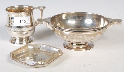 Lot 110 - A group of silver to include a Birmingham...