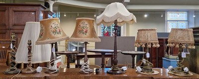 Lot 402 - A group of seven assorted table lamps to...