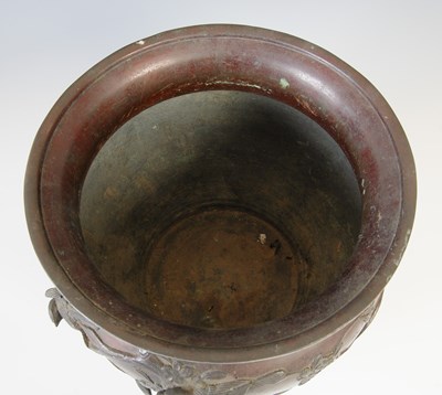 Lot 618 - A Japanese bronze jardiniere, late 19th /early...