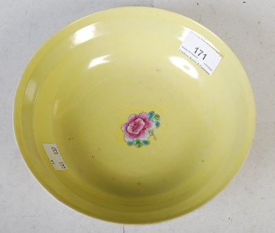 Lot 171 - A Chinese porcelain millefleurs bowl, early...