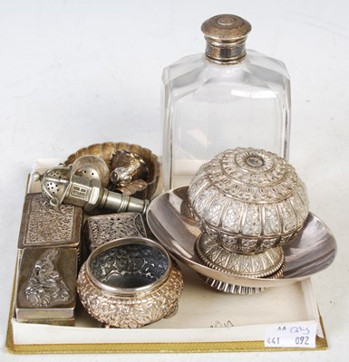Lot 119A - A collection of assorted silver and white...