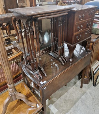 Lot 622 - A group of furniture to include a mahogany...