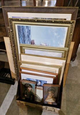 Lot 711 - A large collection of decorative prints to...