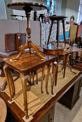 Lot 726 - A group of occasional furniture to include a...