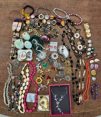 Lot 391 - A box of assorted costume jewellery to include...