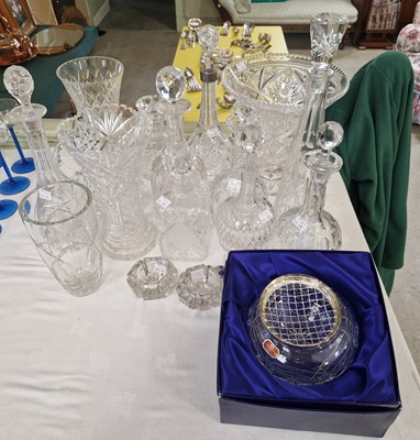 Lot 502 - A collection of assorted glassware to include...