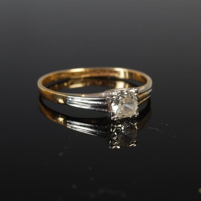 Lot 67 - A yellow and white metal solitaire diamond...