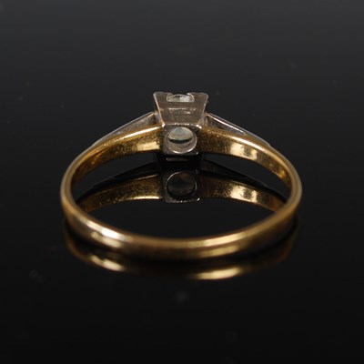 Lot 67 - A yellow and white metal solitaire diamond...