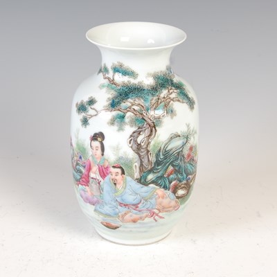 Lot 516B - A Chinese porcelain famille rose vase, early...