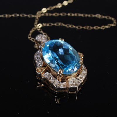 Lot 37 - A 9ct gold and topaz set pendant suspended on...