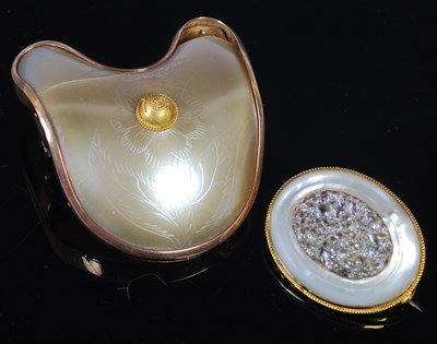 Lot 100 - A yellow metal mounted shell brooch centred...